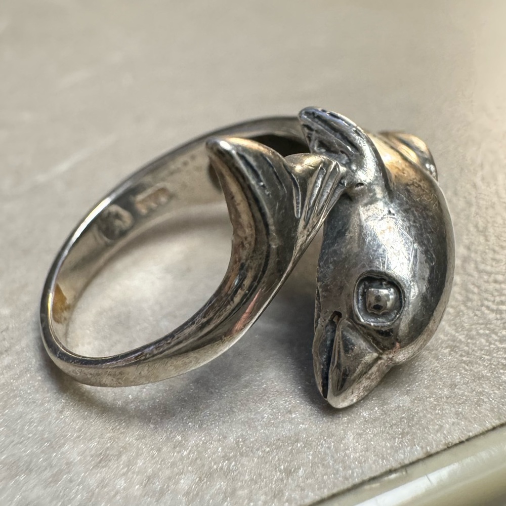 Sterling silver dolphin ring size 6